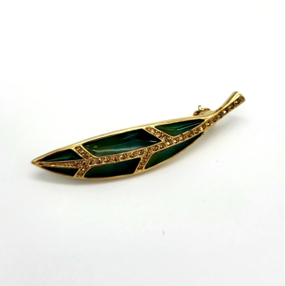 Vintage Monet leaf 🍃 pin